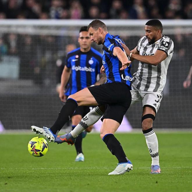 霍芬海姆vs奥格斯堡：曹法尔、奥利弗-鲍曼首发，法比安-里德、泽西格尔出战（霍芬海姆迎战奥格斯堡：曹法尔、奥利弗-鲍曼入选首发，法比安-里德、泽西格尔将出战）